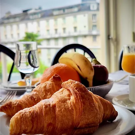 Hotel De Lisieux 3*